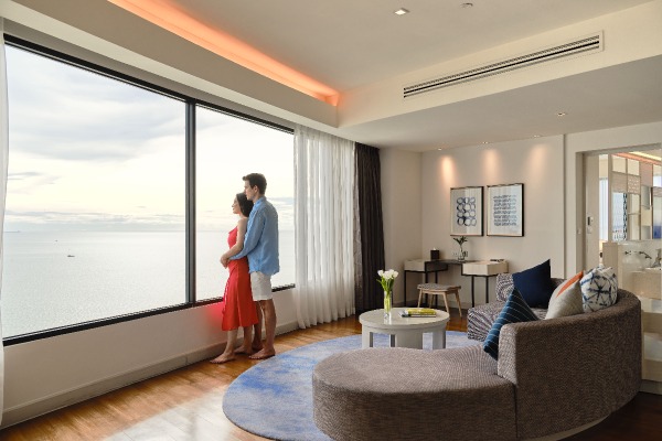 คืนเข้าพักฟรี